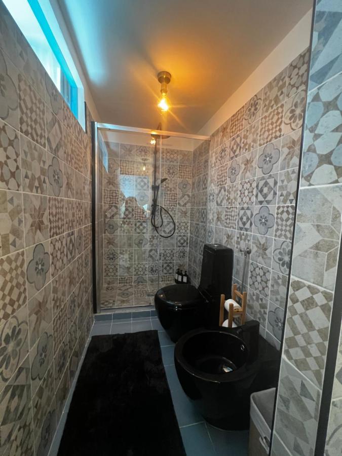 Appartement Regina Milano Ai Navigli - Sky Tv, Wifi And Breakfast Box Extérieur photo
